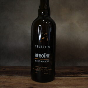Photo de face de l'Héroine, une bière blanche de la brasserie Célestin