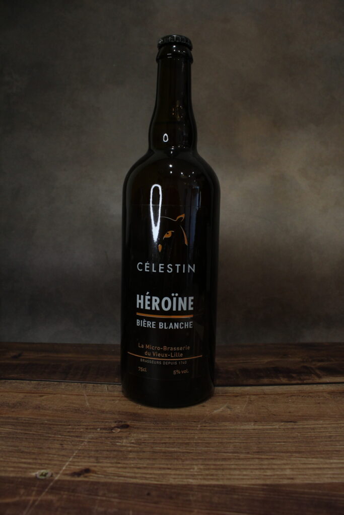 Photo de face de l'Héroine, une bière blanche de la brasserie Célestin