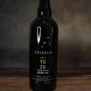 Photo de face d'une bouteille de Hoppy Yuzu, par la brasserie Célestin