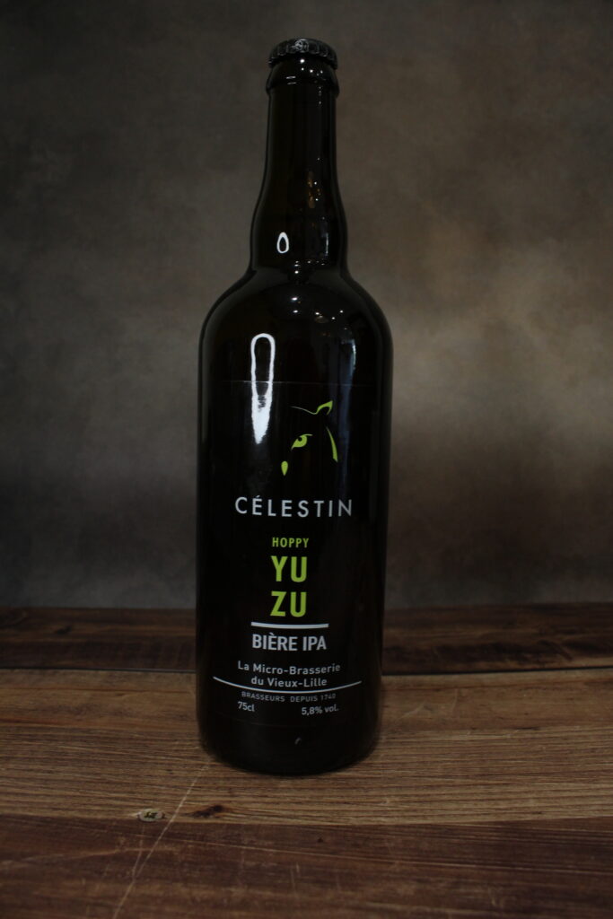 Photo de face d'une bouteille de Hoppy Yuzu, par la brasserie Célestin