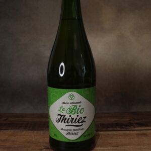 Photo de face d'une bouteille de bière bio de la brasserie Thiriez
