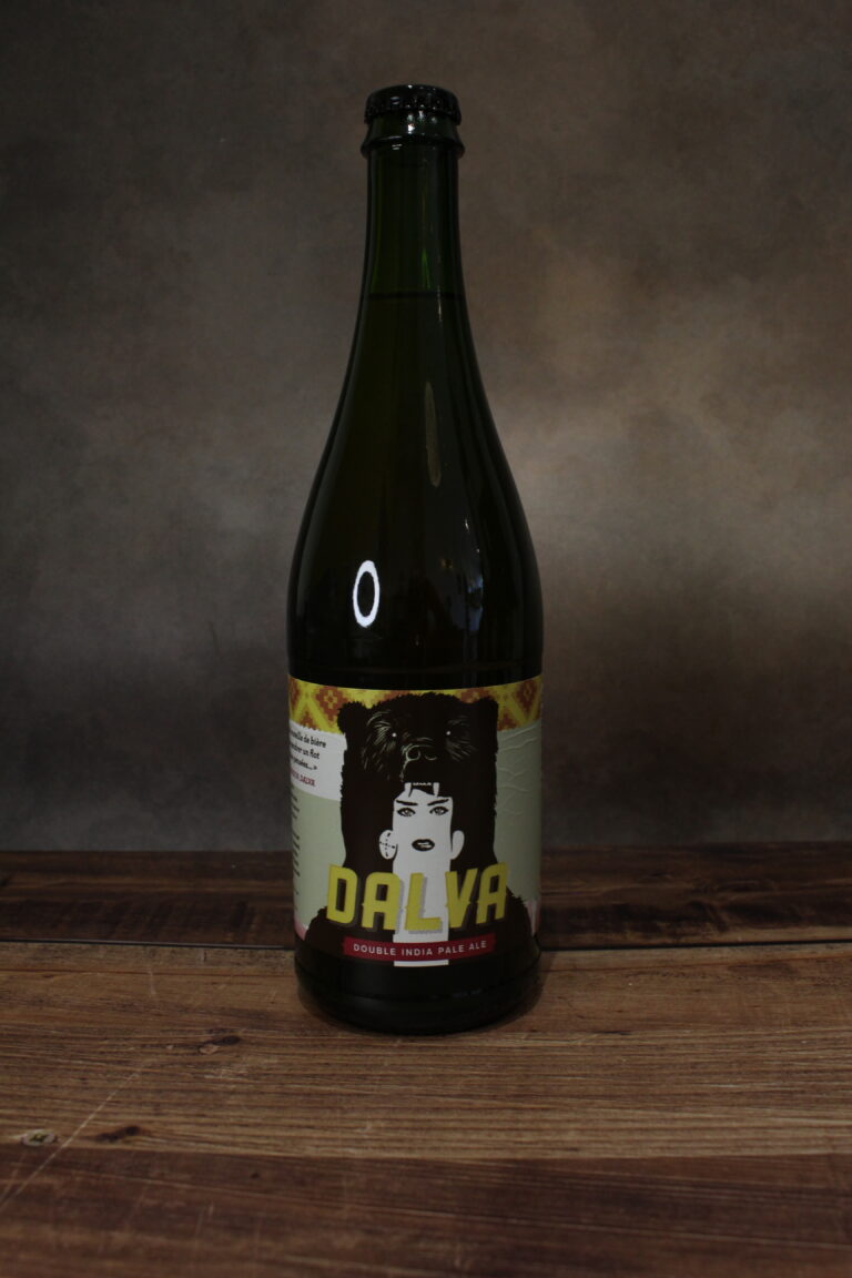 Photo de face d'une bouteille de 75cL de biere Dalva, par la brasserie Thiriez