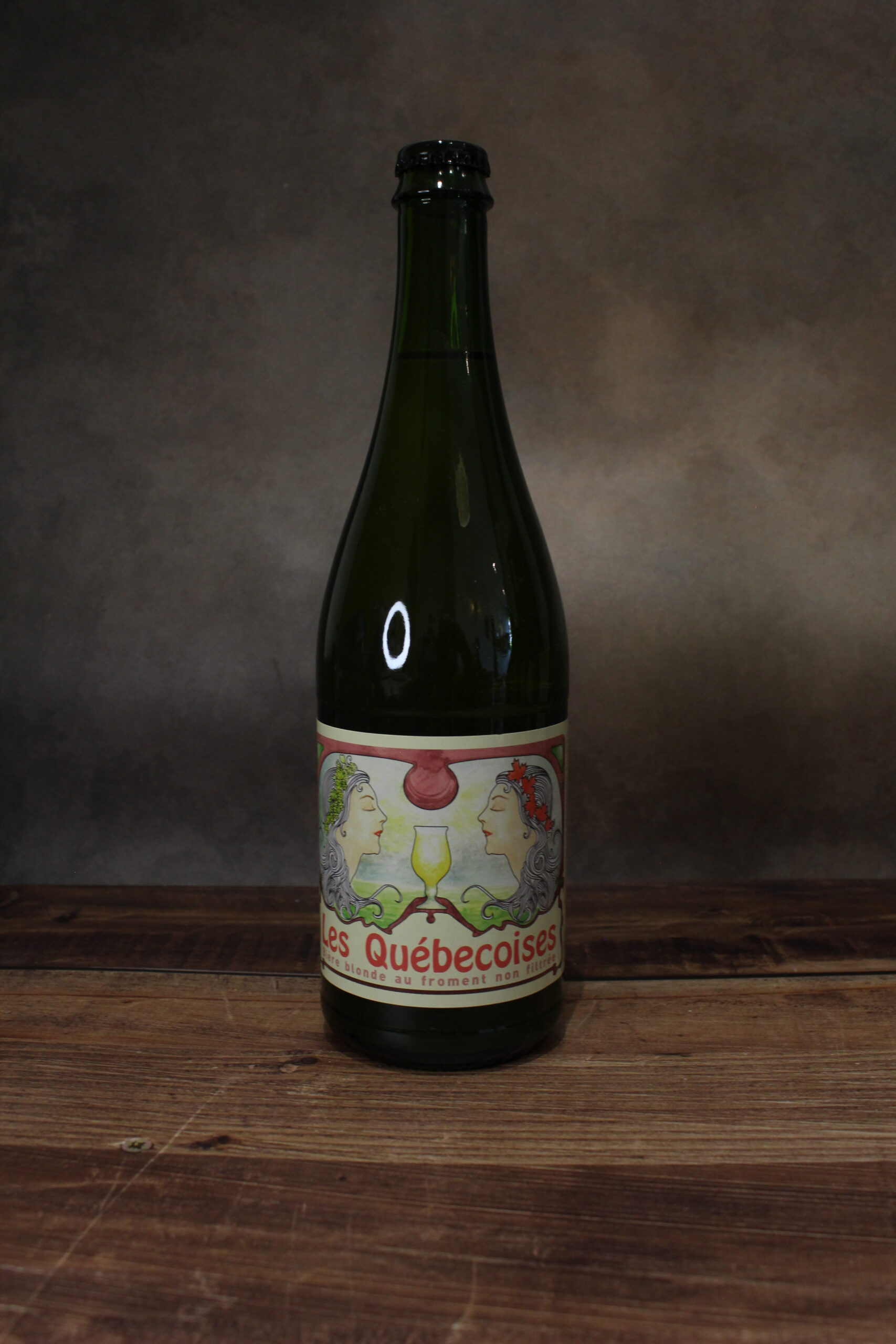 Photo de face d'une bouteille de bière "Les Québécoises" par la brasserie Thiriez