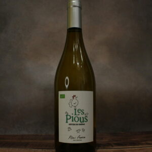 Photo de face d'une bouteille de vin blanc Les Pious