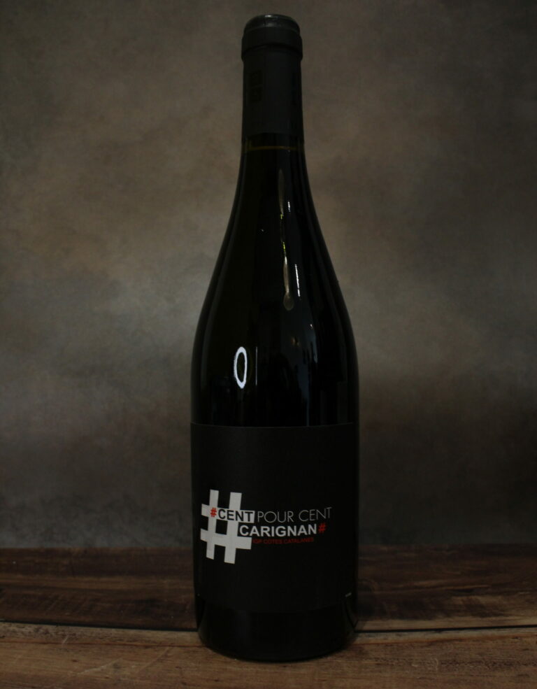 Photo de face d'une bouteille de Cent pour Cent Carignan