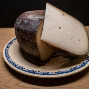 Tomme de chèvre grise crémeuse