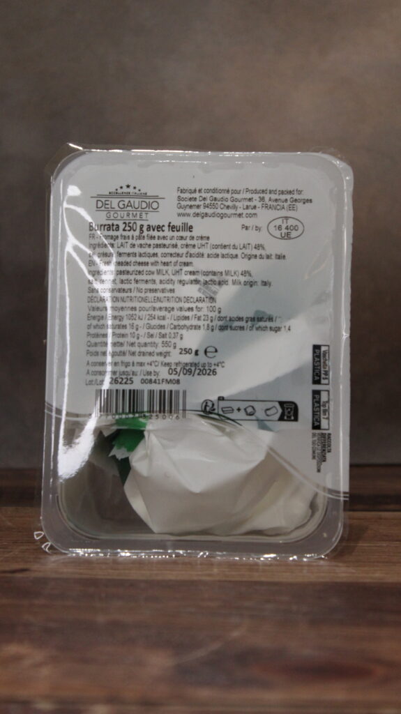 Photo de face d'une barquette de Burrata des Pouilles